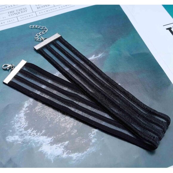 Retro Boho Black Lace Collar Necklace - Minimalist 90s Choker for All Occasions - Picture 6 of 7